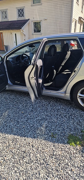 Toyota Avensis 11 of 30
