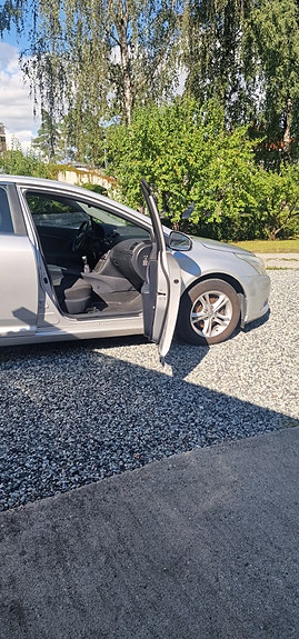 Toyota Avensis 12 of 30