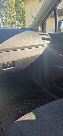 Toyota Avensis 22 of 30