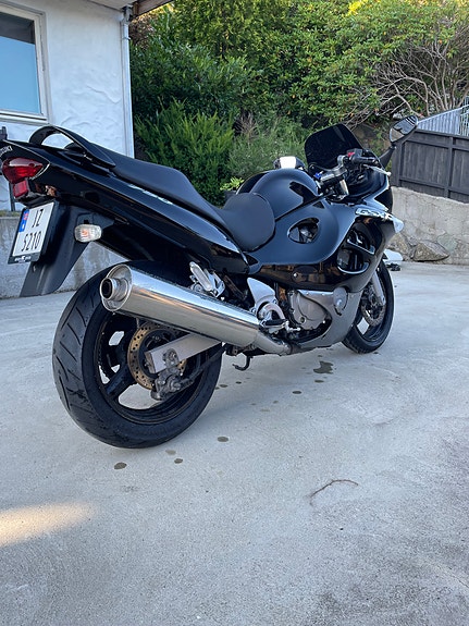 Suzuki GSX 750 F 2 of 6