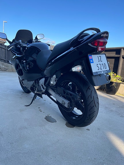Suzuki GSX 750 F 3 of 6