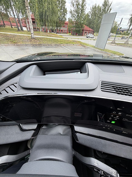 Audi SQ6 e-tron 14 of 16