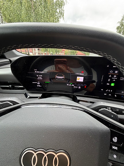 Audi SQ6 e-tron 13 of 16