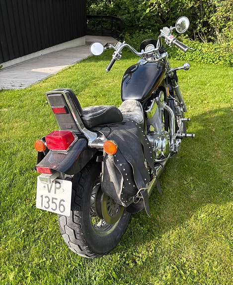 Suzuki VS 1400 Intruder 4 of 8