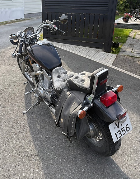 Suzuki VS 1400 Intruder 2 of 8