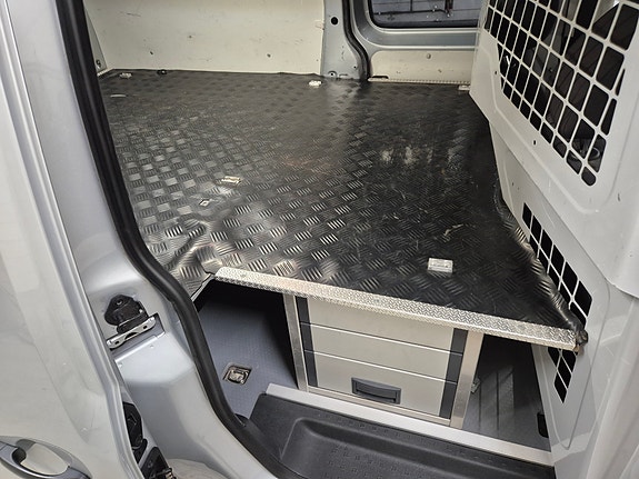 Volkswagen Caddy Maxi 12 of 14