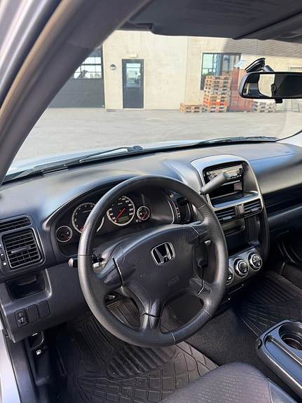 Honda CR-V 25 of 30