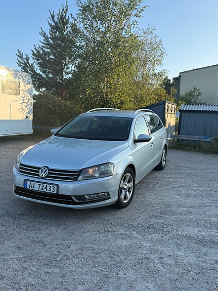 Volkswagen Passat 2 of 5