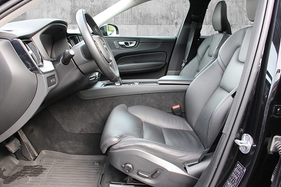Volvo XC60 10 of 30