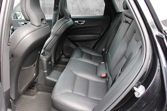 Volvo XC60 13 of 30