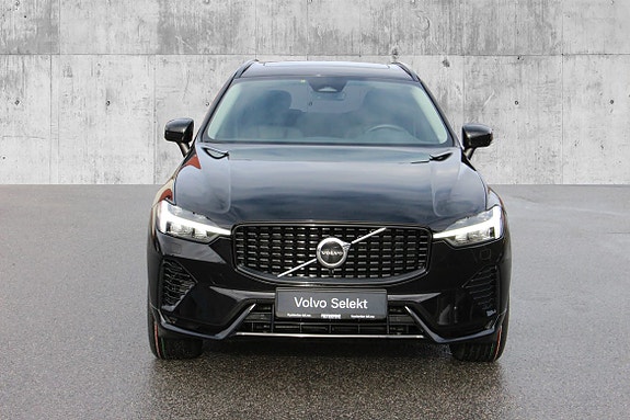 Volvo XC60 2 of 30