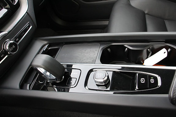 Volvo XC60 30 of 30