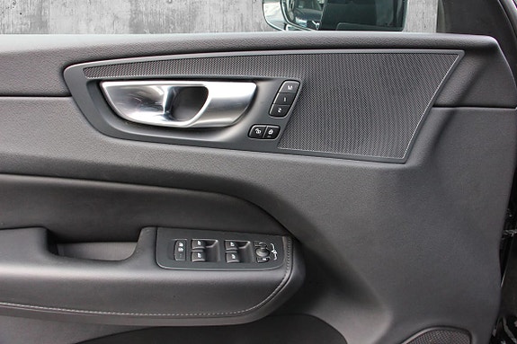 Volvo XC60 12 of 30
