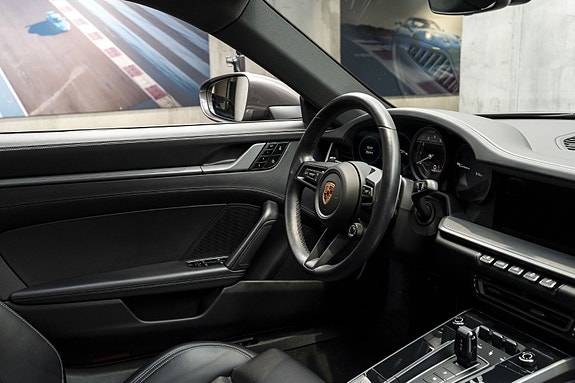Porsche 911 Carrera 4 26 of 26