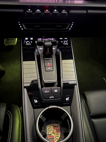 Porsche 911 Carrera 4 10 of 26