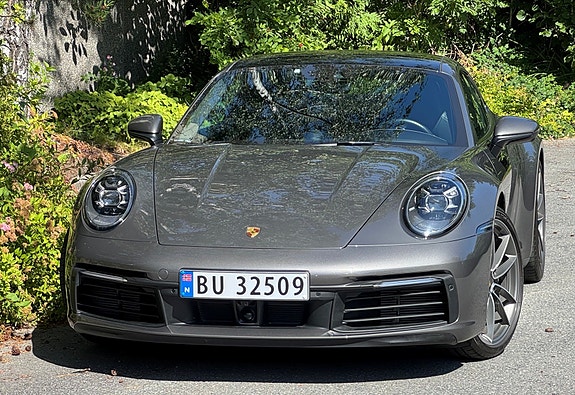 Porsche 911 Carrera 4 2 of 26