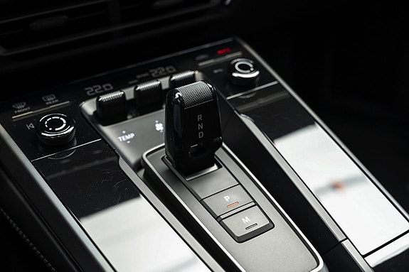 Porsche 911 Carrera 4 21 of 26