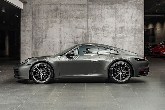 Porsche 911 Carrera 4 3 of 26