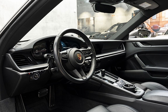 Porsche 911 Carrera 4 11 of 26