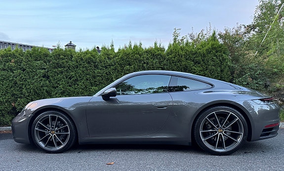Porsche 911 Carrera 4 4 of 26