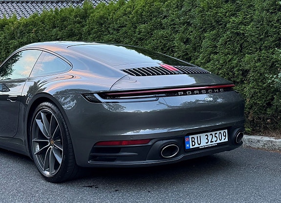 Porsche 911 Carrera 4 5 of 26