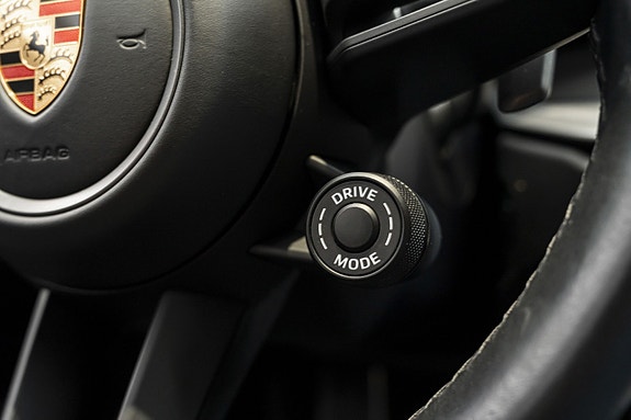 Porsche 911 Carrera 4 15 of 26