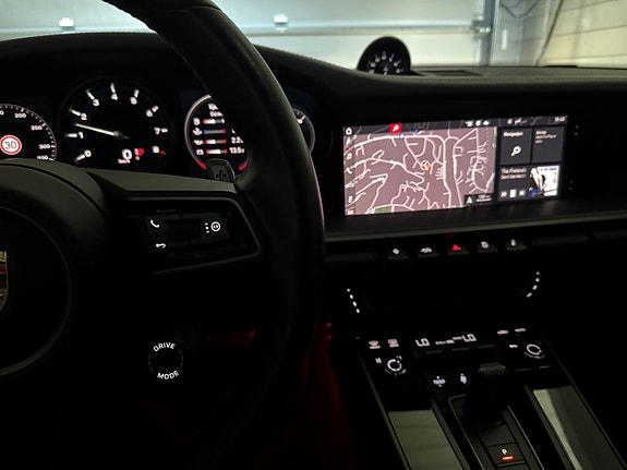 Porsche 911 Carrera 4 9 of 26