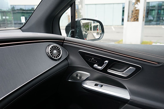 Mercedes-Benz EQE SUV 20 of 24