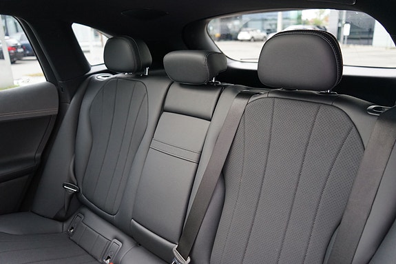 Mercedes-Benz EQE SUV 19 of 24