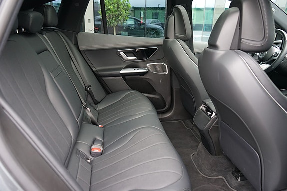 Mercedes-Benz EQE SUV 18 of 24