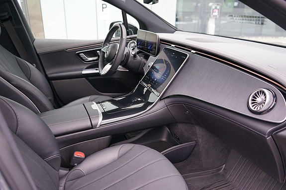 Mercedes-Benz EQE SUV 15 of 24