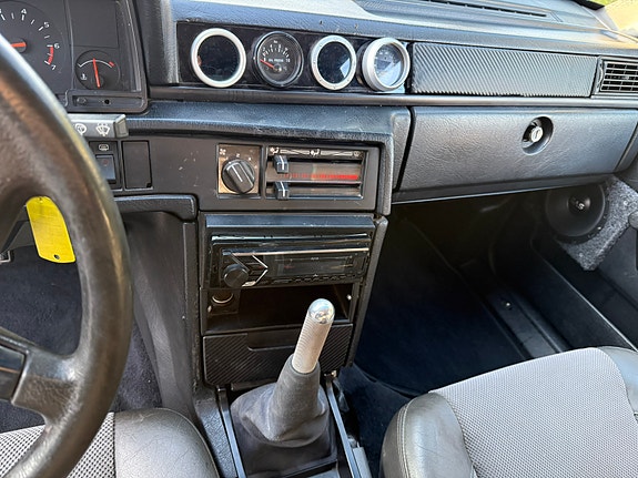 Volvo 740 15 of 30