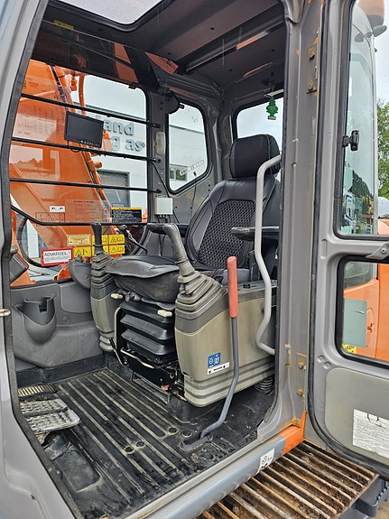 Hitachi 110 19 of 24