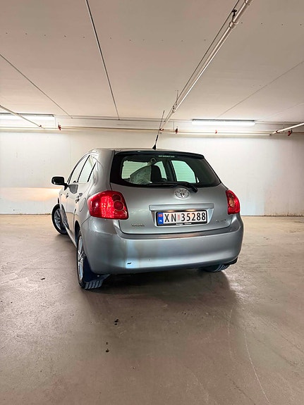 Toyota Auris 5 of 24