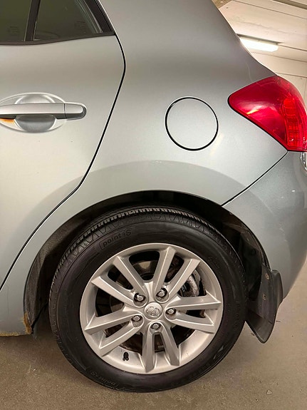 Toyota Auris 12 of 24