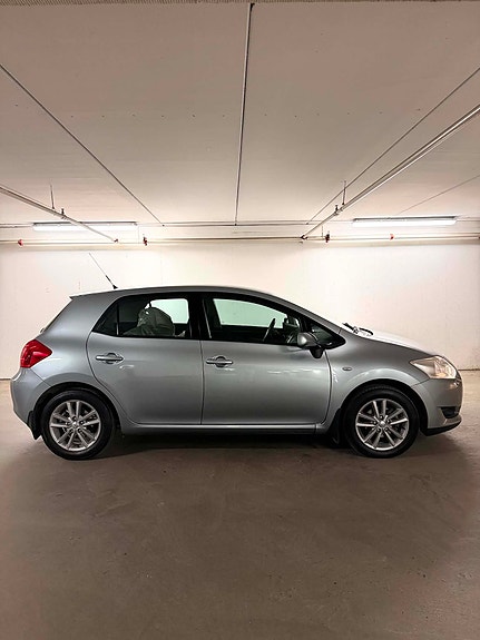 Toyota Auris 3 of 24