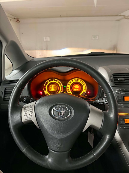 Toyota Auris 15 of 24