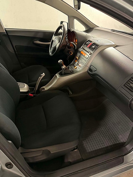Toyota Auris 19 of 24