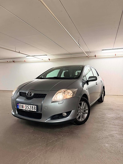 Toyota Auris 2 of 24