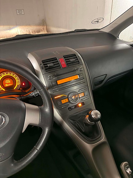 Toyota Auris 18 of 24