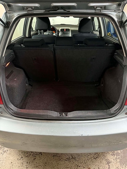 Toyota Auris 24 of 24