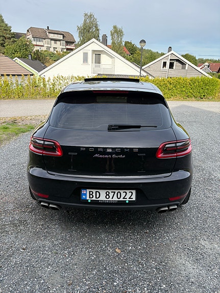 Porsche Macan Turbo 5 of 15