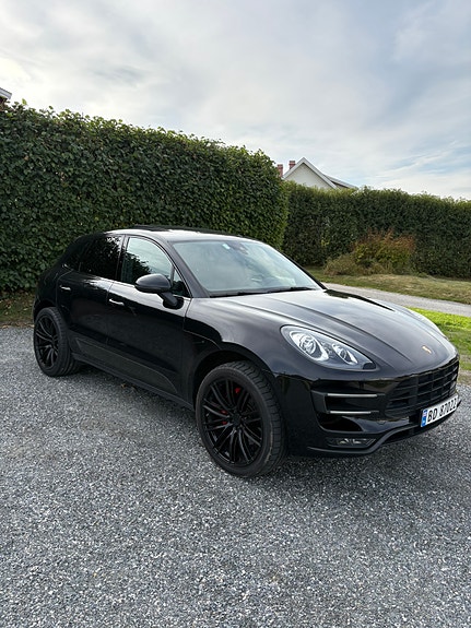 Porsche Macan Turbo 3 of 15
