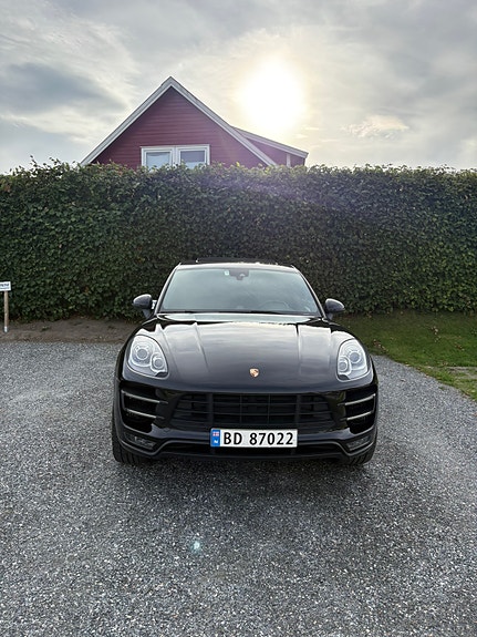Porsche Macan Turbo 2 of 15