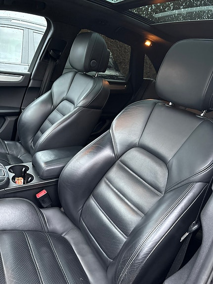 Porsche Macan Turbo 8 of 15