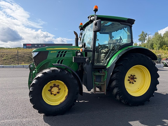 John Deere 6125 R 3 of 30