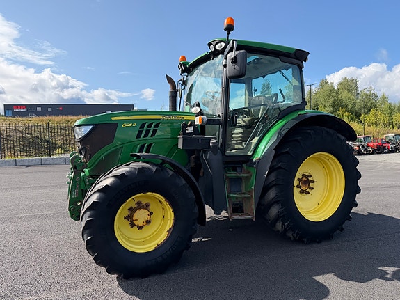 John Deere 6125 R 2 of 30