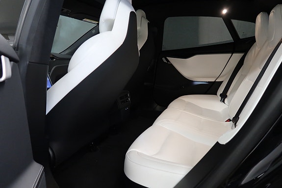 Tesla Model S 23 of 25