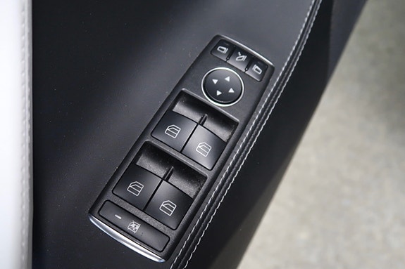 Tesla Model S 9 of 25