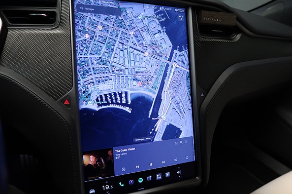 Tesla Model S 18 of 25